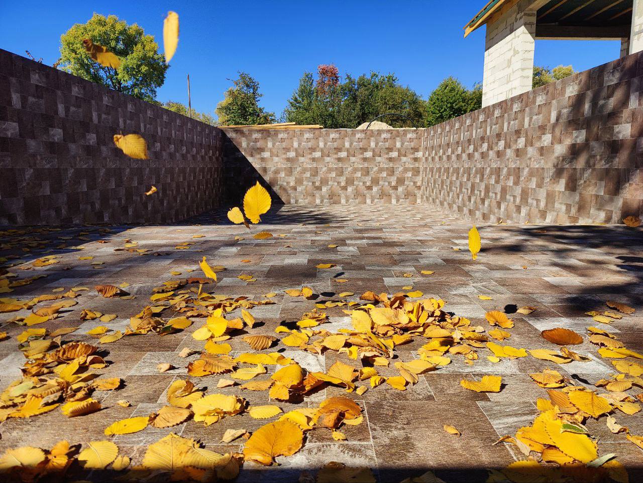 Басейн у дизайні Mix&Match: борти Granit Gold, дно Gold Basalt (CGT ALKOR)